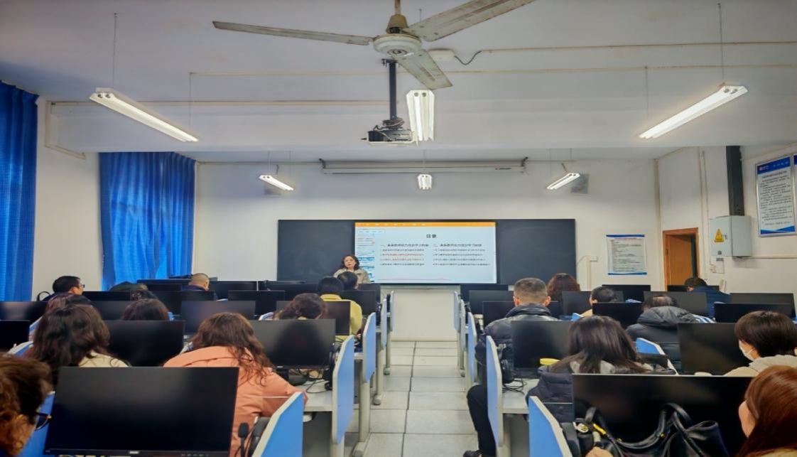 會(huì)議室里的人們描述已自動(dòng)生成